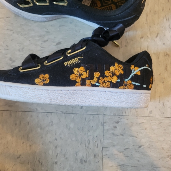 Suede Heart Floral Women's Sneakers - Picture 4 of 4